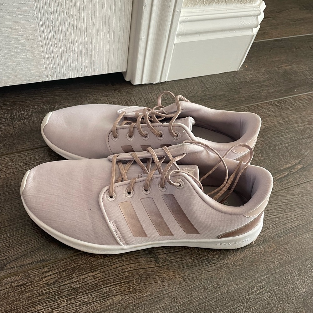 Women’s Adidas CloudFoam Sneakers Size 8.5